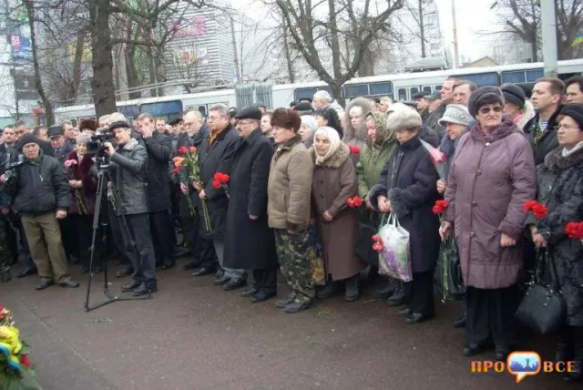 У Черкасах на честь загиблих воїнів у радянсько-афганській війні відбувся урочистий мітинг — фото 2