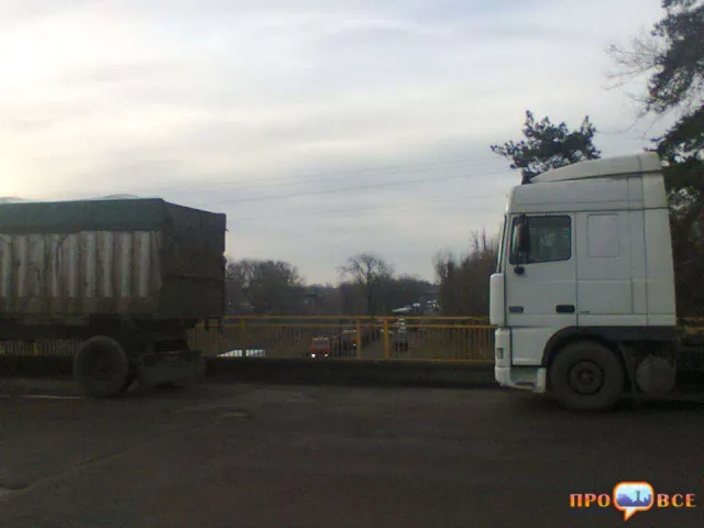 В Черкасах обмежено рух міського транспорту і заблоковали виїзд з міста (Фоторепортаж) — фото 2