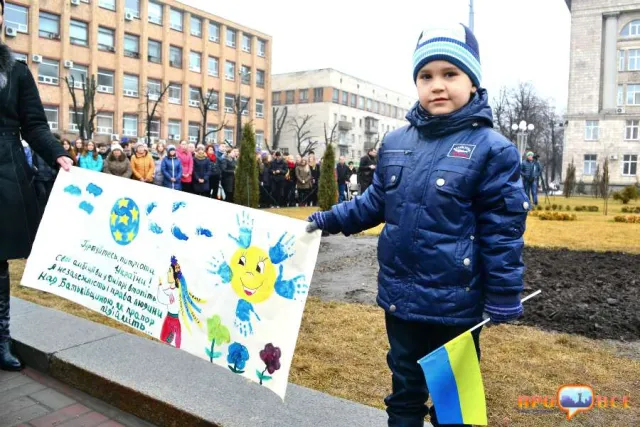 У Черкасах встановили дерев’яний хрест на вшанування пам’яті про Героїв Небесної Сотні (Фоторепортаж) — фото 1