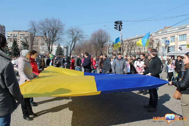 У Черкасах організували акцію проти інформаційної війни та на підтримку українських військовослужбовців (Фоторепортаж) — фото 8