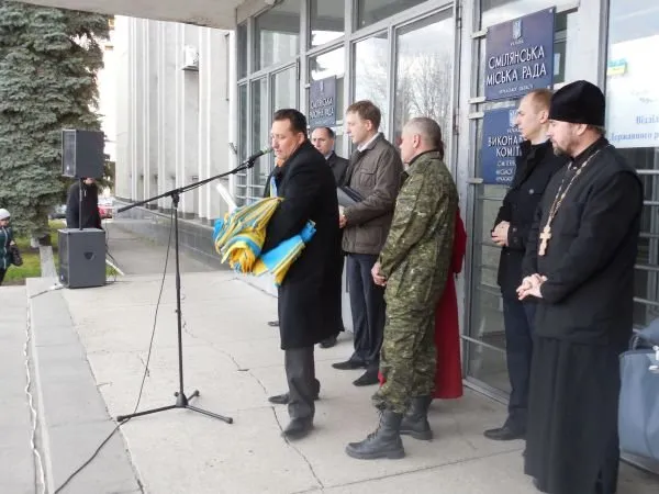 Третій день поспіль у Смілі збираються тисячні мітинги на підтримку територіальної цілісності та незалежності України (Фоторепортаж) — фото 2