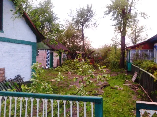 Рятувальники ліквідовують наслідки буревію на Черкащині (Фото) + (Відео) — фото 1