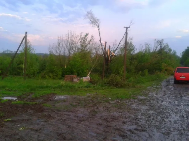 Рятувальники ліквідовують наслідки буревію на Черкащині (Фото) + (Відео) — фото 2