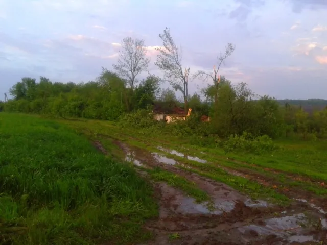 Рятувальники ліквідовують наслідки буревію на Черкащині (Фото) + (Відео) — фото 3