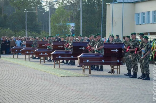Сьогодні Черкащина попрощалася із загиблими прикордонниками (Фоторепортаж) — фото 3