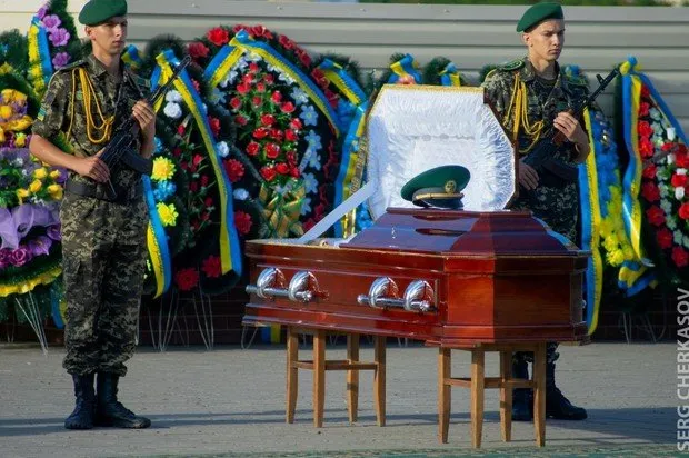 Сьогодні Черкащина попрощалася із загиблими прикордонниками (Фоторепортаж) — фото 5