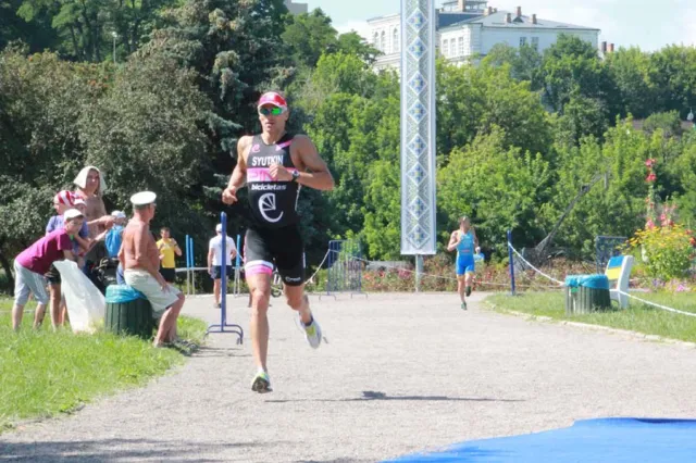 Два дні у Черкасах спортсмени із 12 областей України змагалися у плаванні, бігу та їзді на велосипеді (Фото) — фото 4