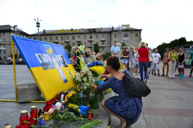 У Черкасах вшанували пам’ять загиблих у Боїнгу-777 Малазійських авіаліній (Фото) + (Відео) — фото 1