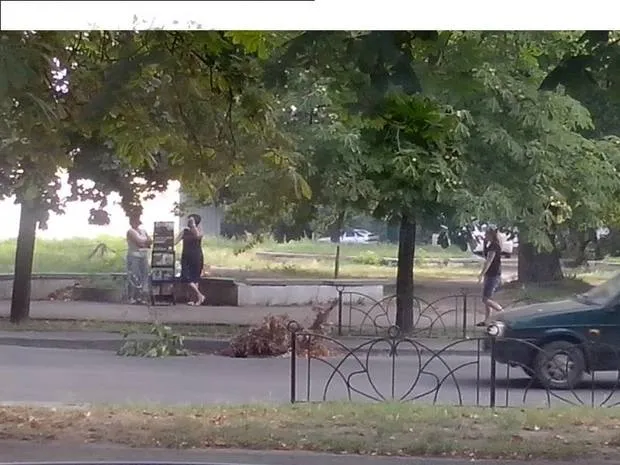 Більш ніж півроку в Черкасах відкриті й не огороджені люки та каналізаційні решітки на дорогах (Фото) — фото 4