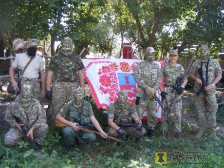 Десятеро представників черкаської самооборони, козаків сотні імені Івана Сірка відбули на східний фронт (Фото) — фото 1