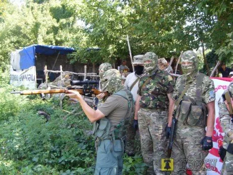 Десятеро представників черкаської самооборони, козаків сотні імені Івана Сірка відбули на східний фронт (Фото) — фото 2