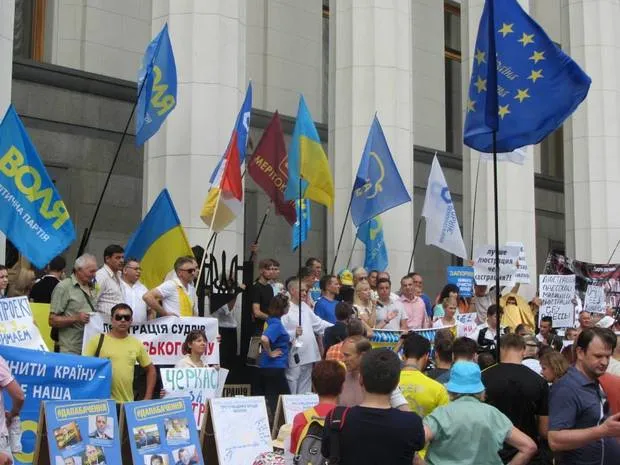 В Києві мітингували черкаські «люстратори» (Фото) — фото 1