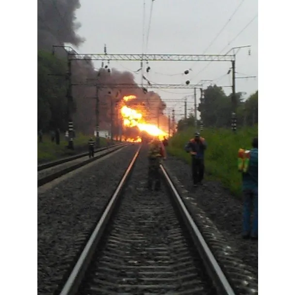 На Черкащині вибухнув вагон. Горять житлові будинки (Відео) (Оновлено) — фото 1