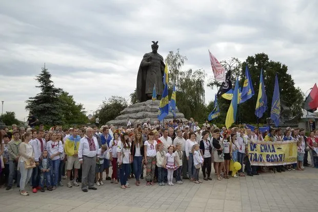 Близько півтисячі черкасців узяли участь у Марші патріотів (Фото) + (Відео) — фото 1