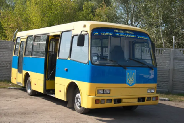 Підприємці подарували бійцям автобус «Богдан» — фото 1