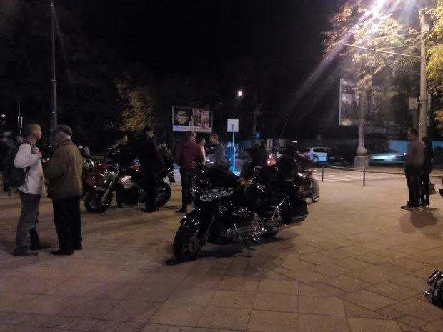 Черкаські мотоциклісти вшанували своїх товаришів, які загинули на дорогах (Фото) — фото 3