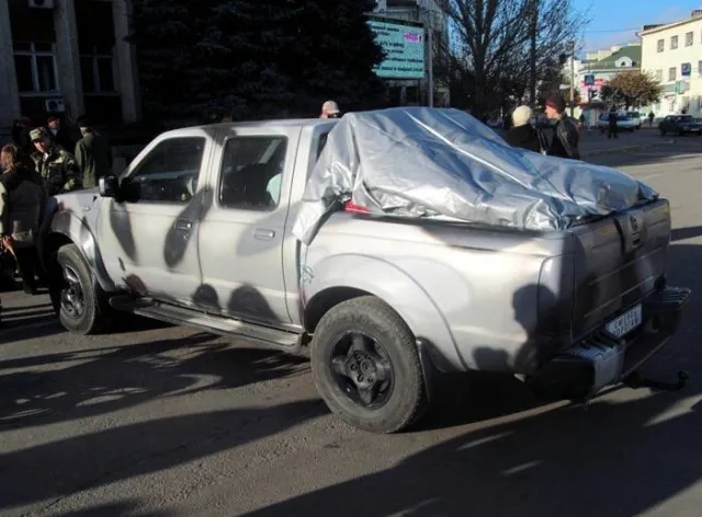 Донецьким «кіборгам» передали позашляховик «Nissan Navara» — фото 1