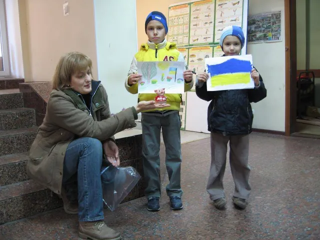 Майже щодня на Схід їдуть машини із тоннами всього необхідного для бійців — фото 1