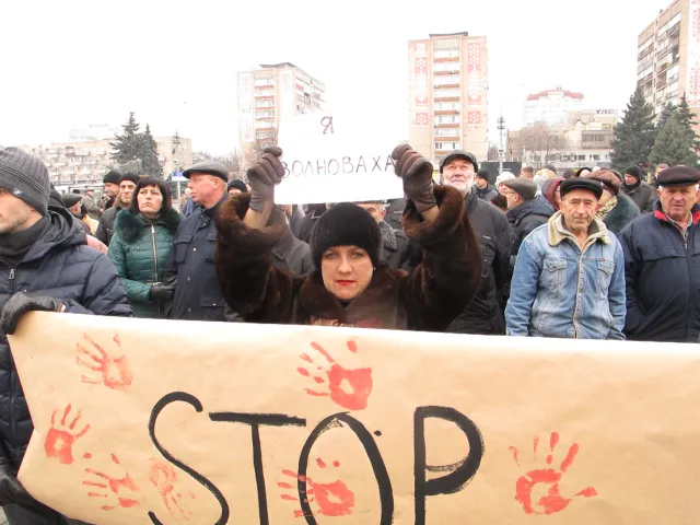 Трохи більше двох сотень черкащан, висловили свій протест проти російської агресії (Фото) — фото 1