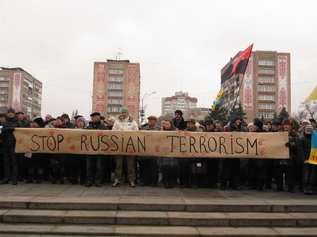 Трохи більше двох сотень черкащан, висловили свій протест проти російської агресії (Фото) — фото 4