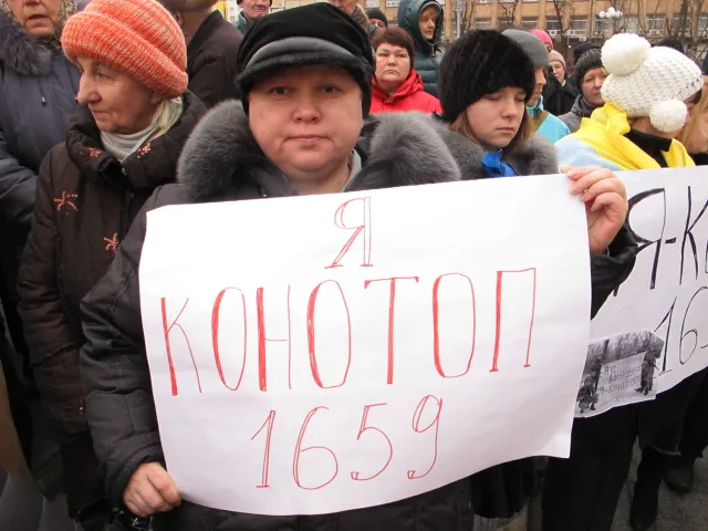 Трохи більше двох сотень черкащан, висловили свій протест проти російської агресії (Фото) — фото 5