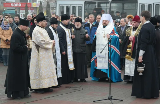 У Черкасах вшанували Героїв Небесної Сотні (фото) — фото 1