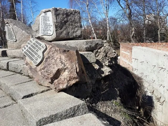 У Черкасах на площі Слави руйнується пам’ятник воїнам-афганцям (фото) — фото 4