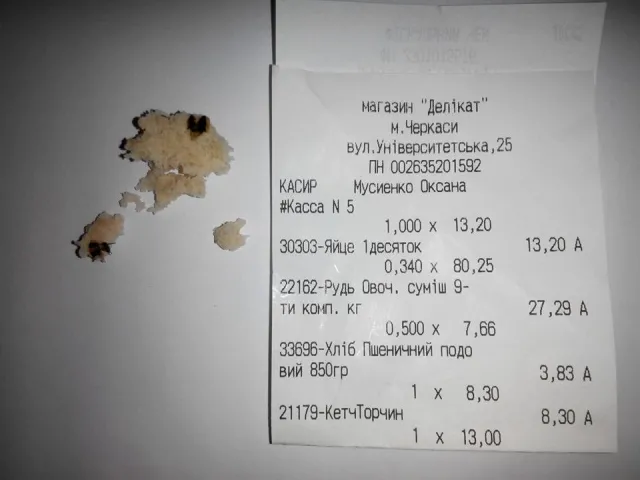 Депутат міської ради Руслан Зоря знайшов у буханці хліба таргана — фото 1