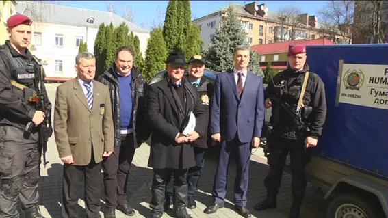 Черкаські правоохоронці, які перебувають в АТО, отримали гуманітарну допомогу з Польщі (фото) — фото 2