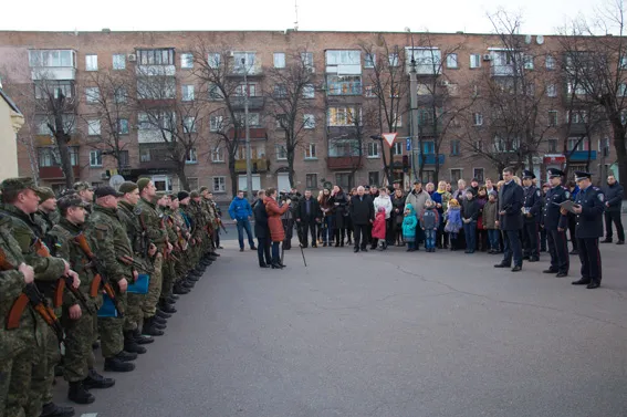 З Донбасу повернулися 40 черкаських міліціонерів (фоторепортаж) — фото 15