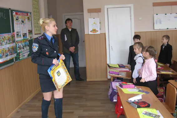 Міліціонери навчають дітей безпеки життєдіяльності (фото) — фото 1