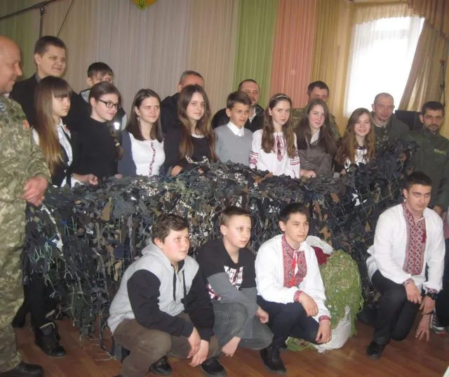 Черкаські дитсадки і школи, які найбільше допомагали нашим військовим у зоні АТО, отримають почесні відзнаки — фото 1