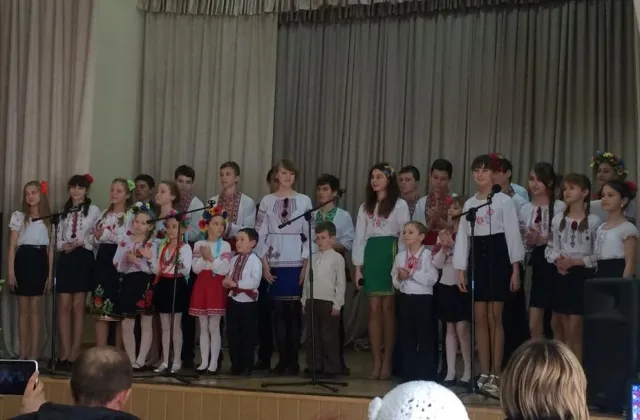 Черкаські дитсадки і школи, які найбільше допомагали нашим військовим у зоні АТО, отримають почесні відзнаки — фото 2