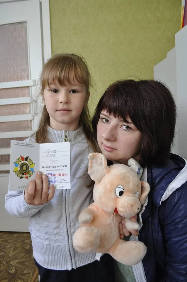 Посмертну відзнаку бійця АТО Іллі Іделя отримала його 6-річна донька (фото) — фото 1
