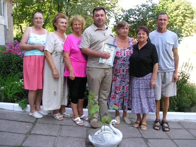 До Дня незалежності у мікрорайоні «Дніпровський» нагородили 8 кращих дворів — фото 1