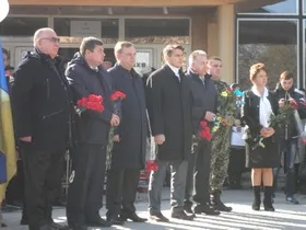На Черкащині в м. Тальне відкрили пам’ятник Героям Небесної Сотні та захисникам України(фото) — фото 2