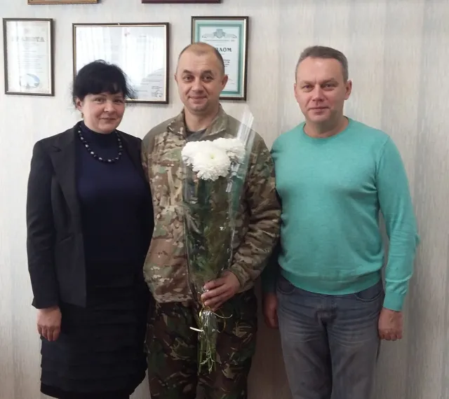 Дві черкаські школи зібрали гроші та солодощі для наших військових у зоні АТО — фото 1