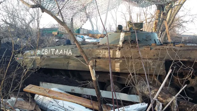 Черкаські автомайданівці спільно з керівником волонтерської групи «Поміч народу» розвезли новорічні подарунки нашим військовим на передовій,  привітавши зі святами навіть захисників опорних пунктів біля Донецького аеропорту — фото 6
