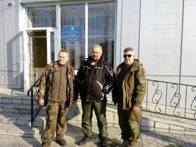 Черкаські автомайданівці доставили на звільнений Схід України  авто для лікарні — фото 1