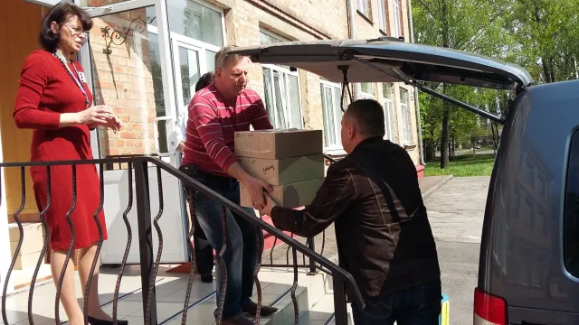 «Автомайдан-Черкаси» привітав артилеристів із Великоднем подарунками  від черкащан — фото 1