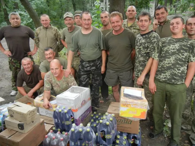 Черкаські активісти доправили до АТО два мікроавтобуси продуктів — фото 3